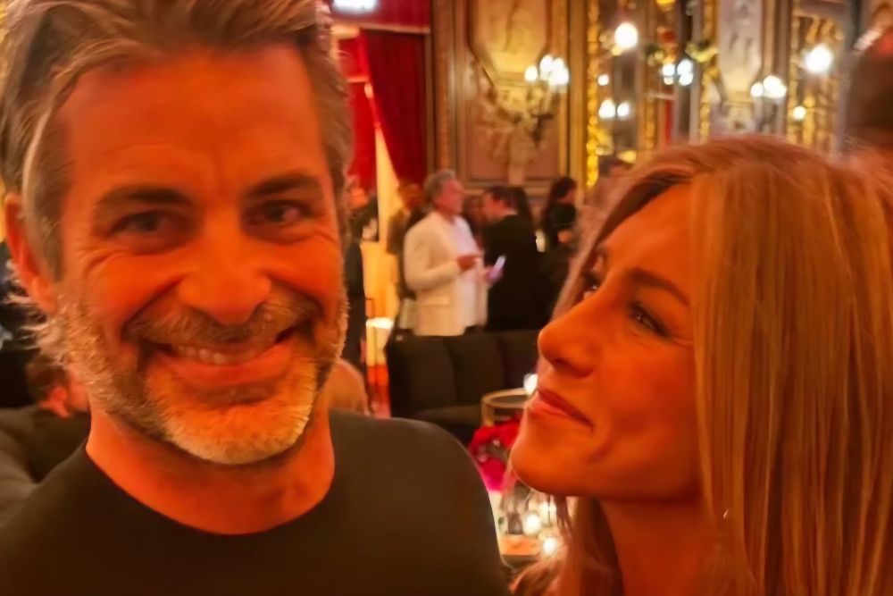 Jennifer Aniston’s Sweet Shout-Out to Boyfriend Jim Curtis: “I Love This Man”